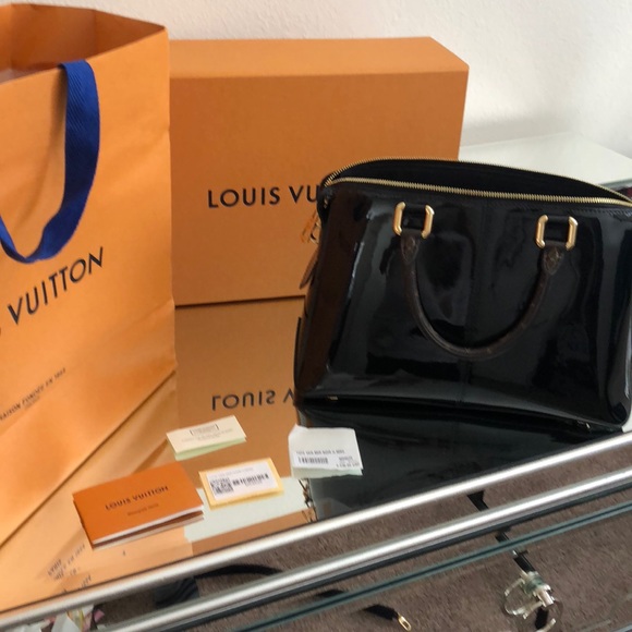 SOLD!!!!!!!!Authentic  Louis Vuitton purse - Picture 5 of 8